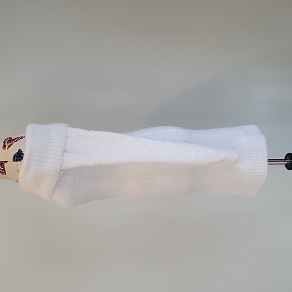 𝅺LOVE ALWAYS white off the shoulder dress.  Form fitting size Large - Picture 3 of 8